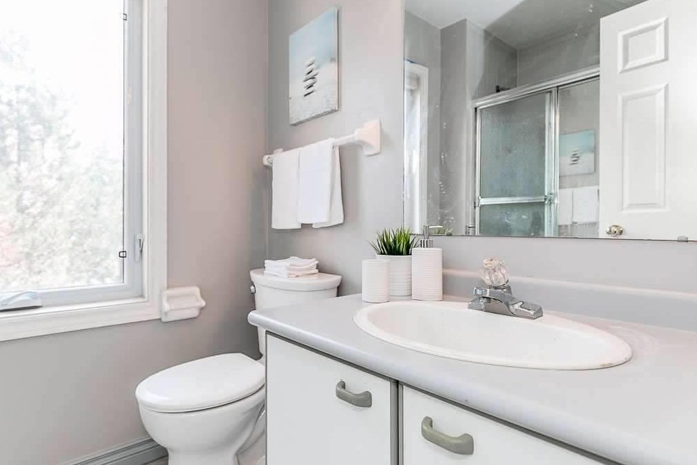  They the after photo of the staged main bathroom, living room and family room of this home in Aurora staged by home on stage.